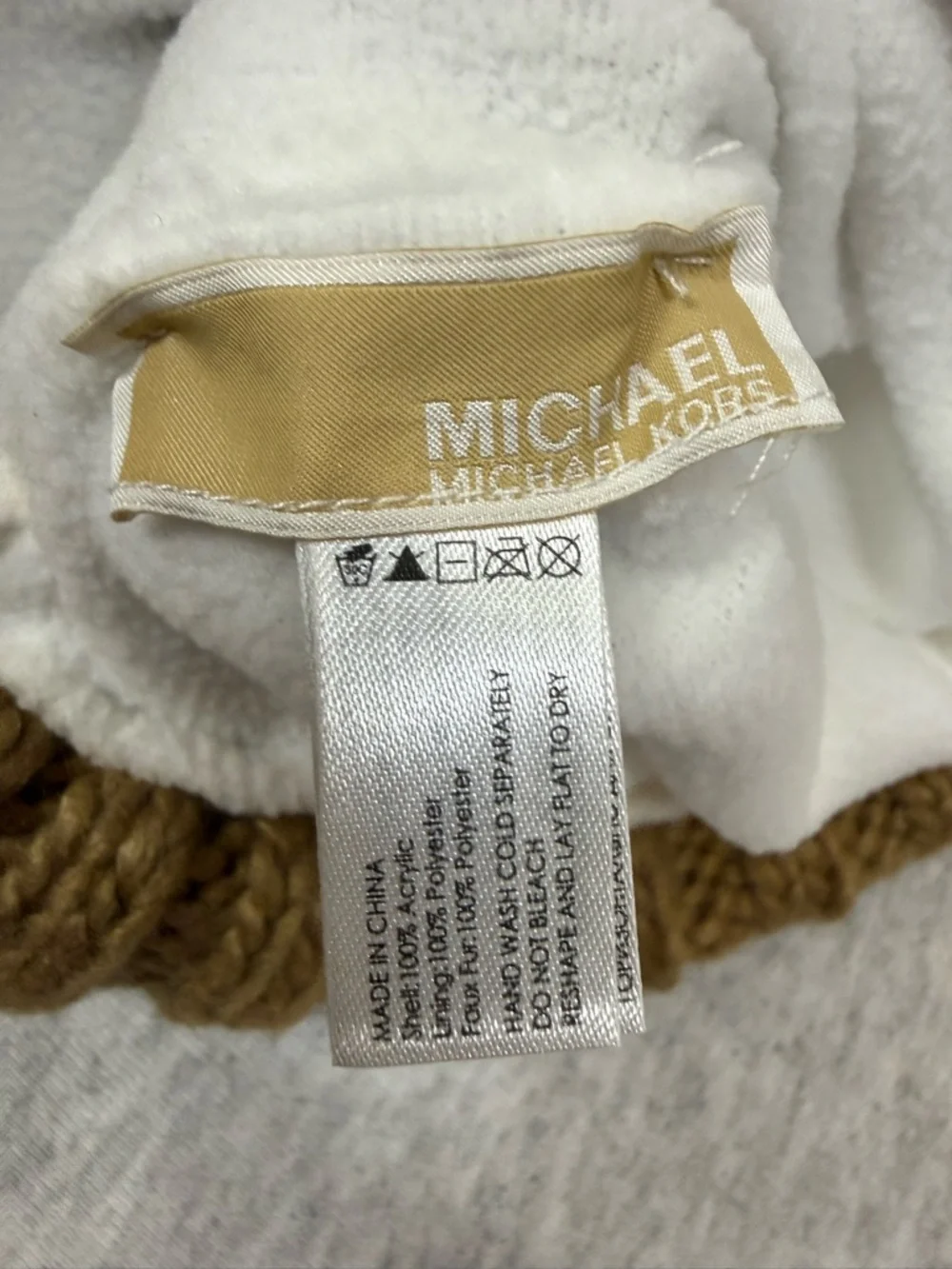 Michael Kors Women’s Cable-Knit Beanie with Faux Fur Pom-Pom -‎ One Size ❄️✨
